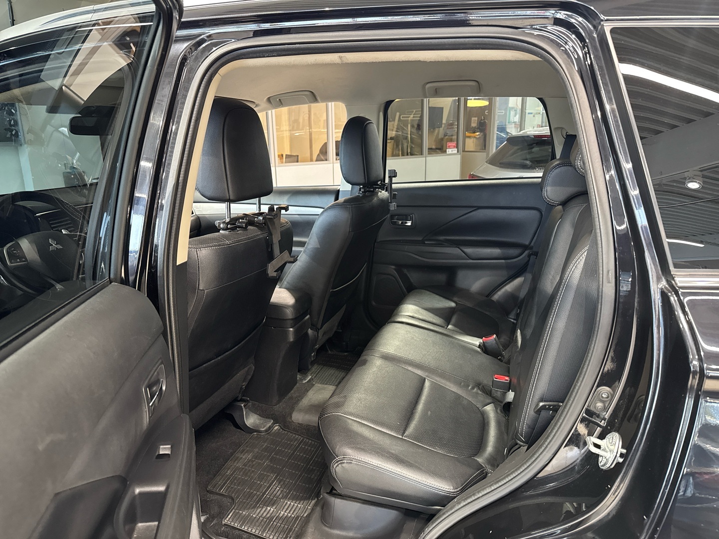 MITSUBISHI Outlander PHEV 2015