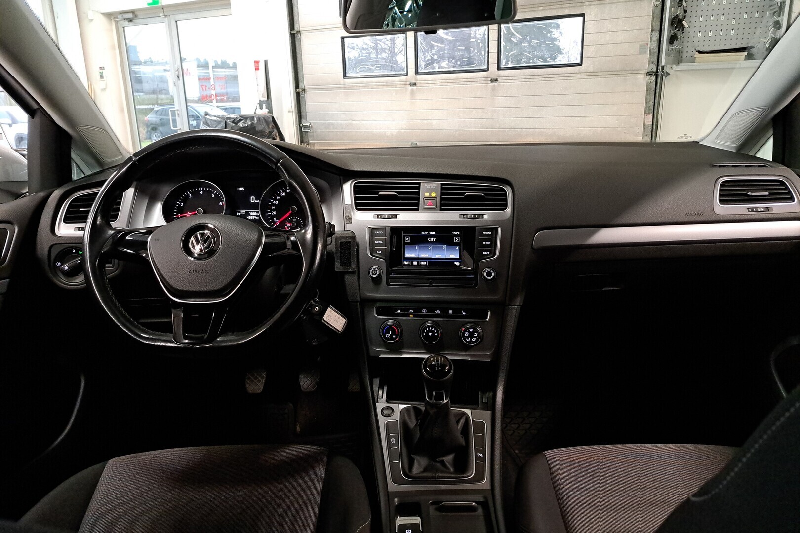 VOLKSWAGEN Golf 2016