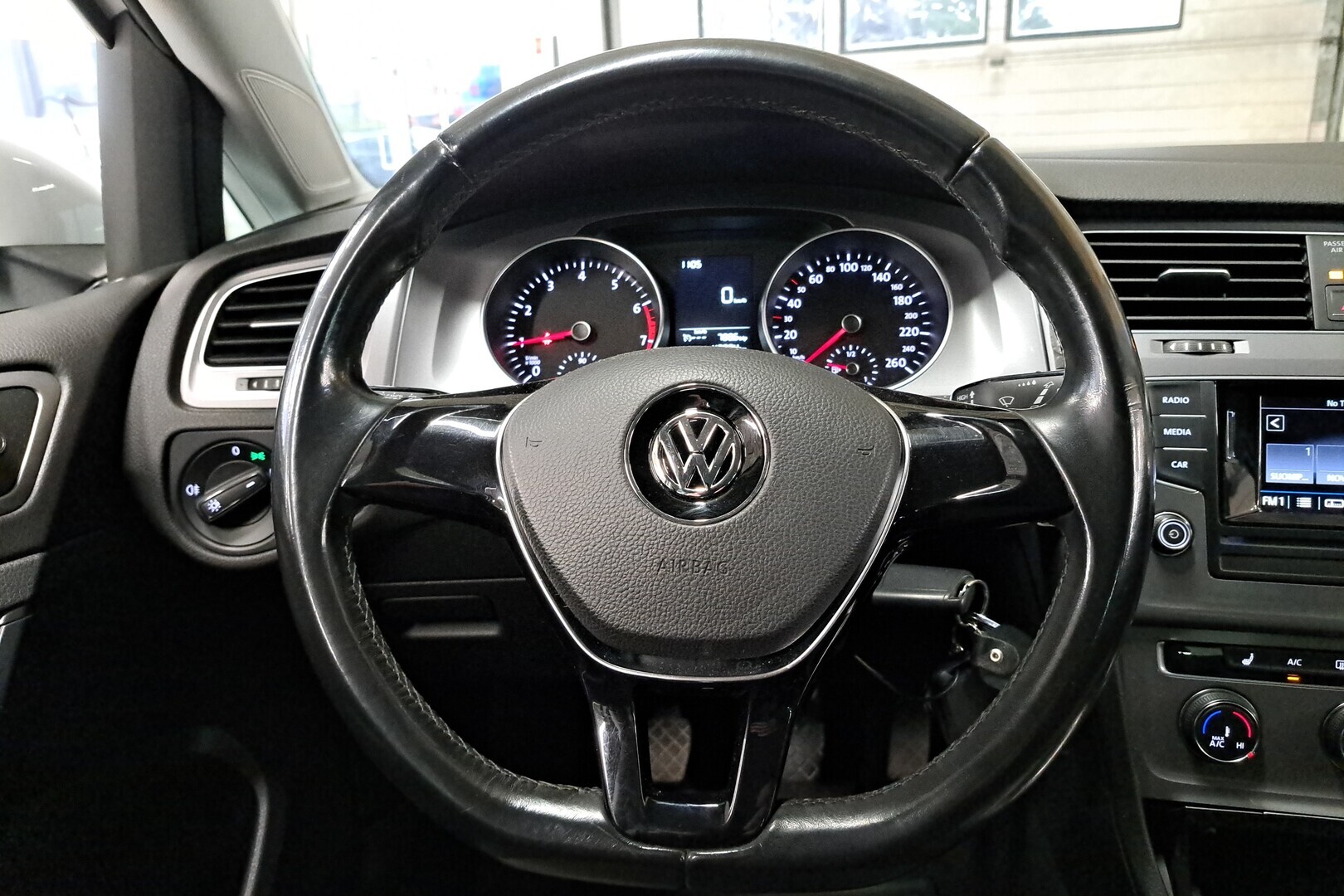 VOLKSWAGEN Golf 2016