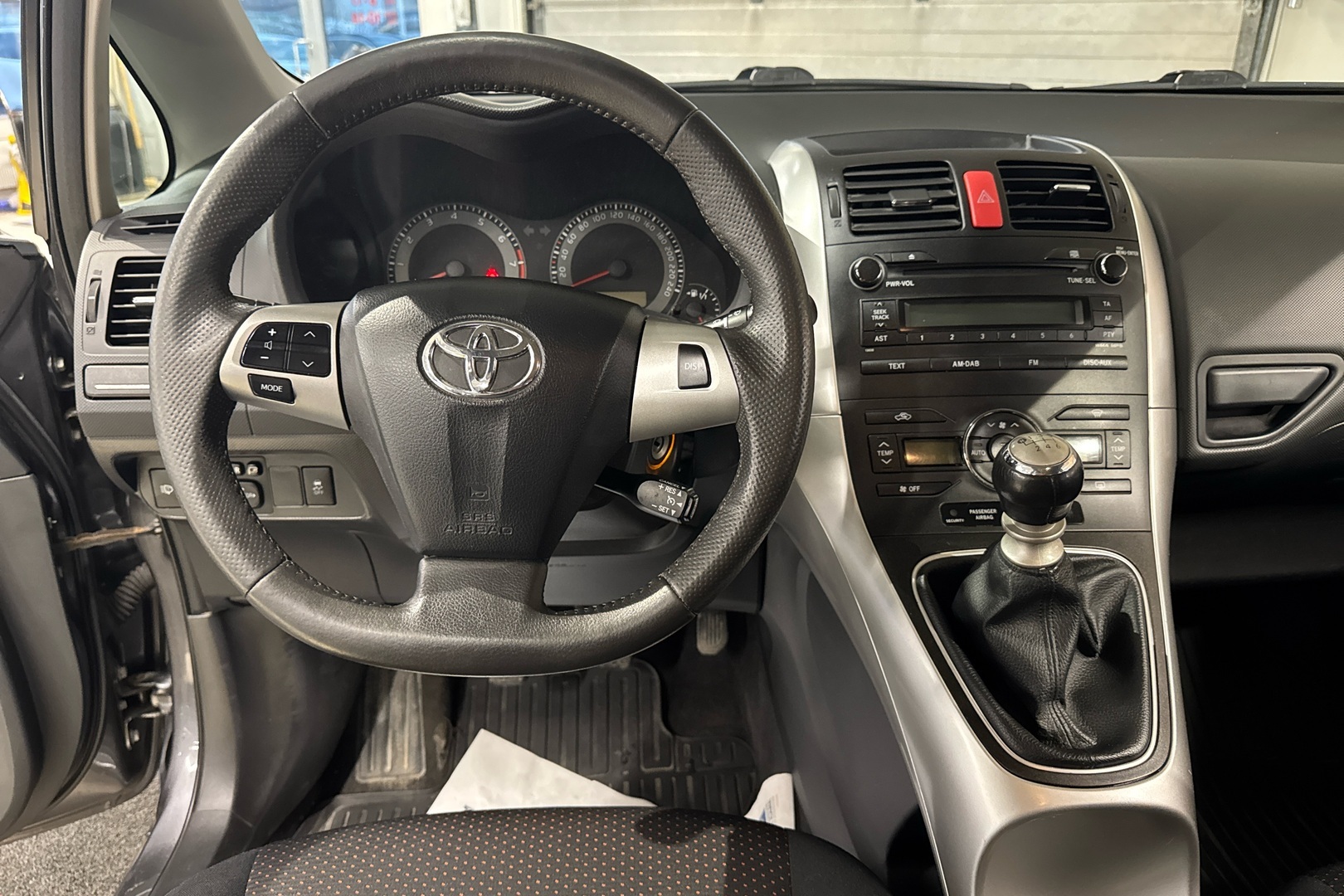 TOYOTA Auris 2012