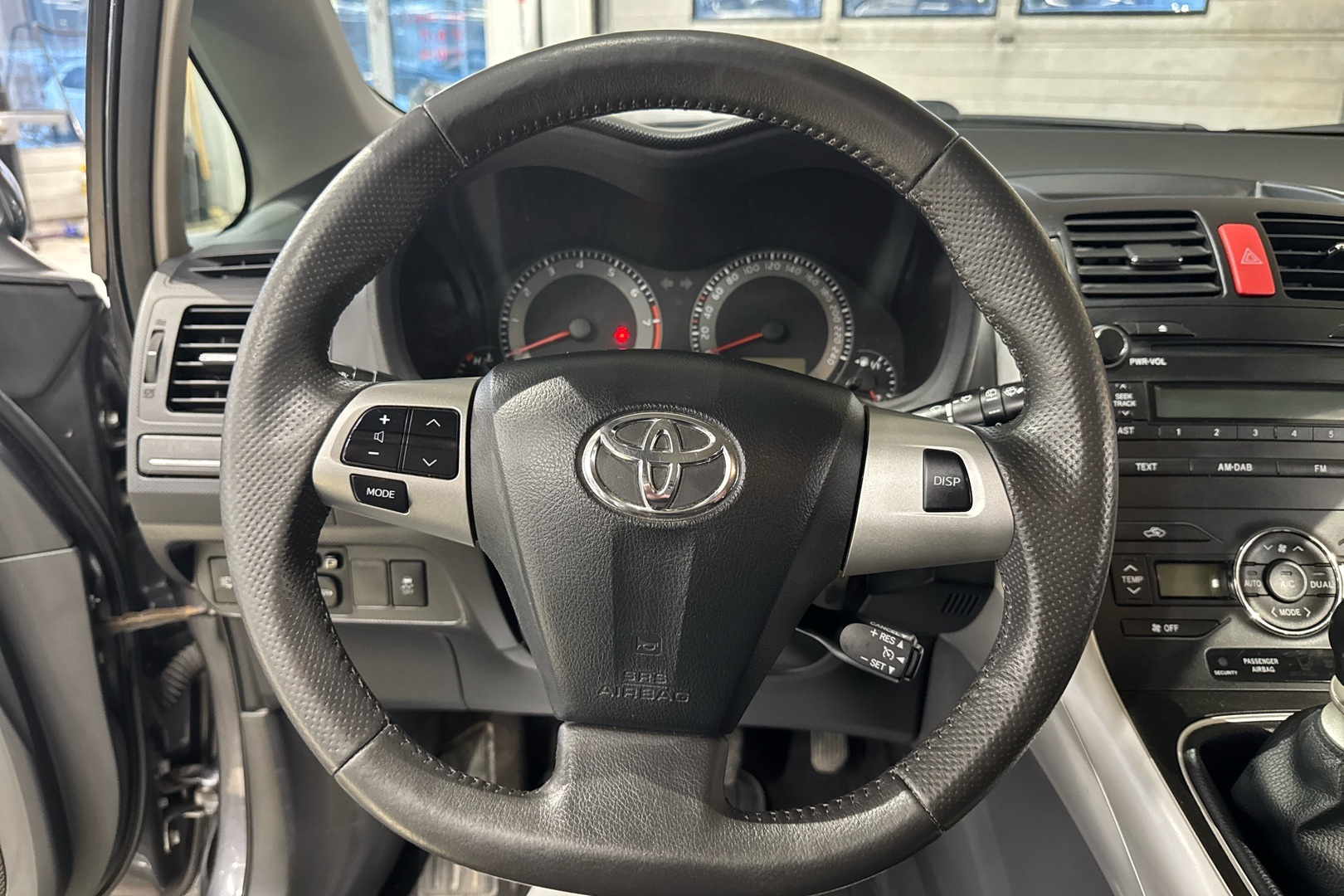 TOYOTA Auris 2012