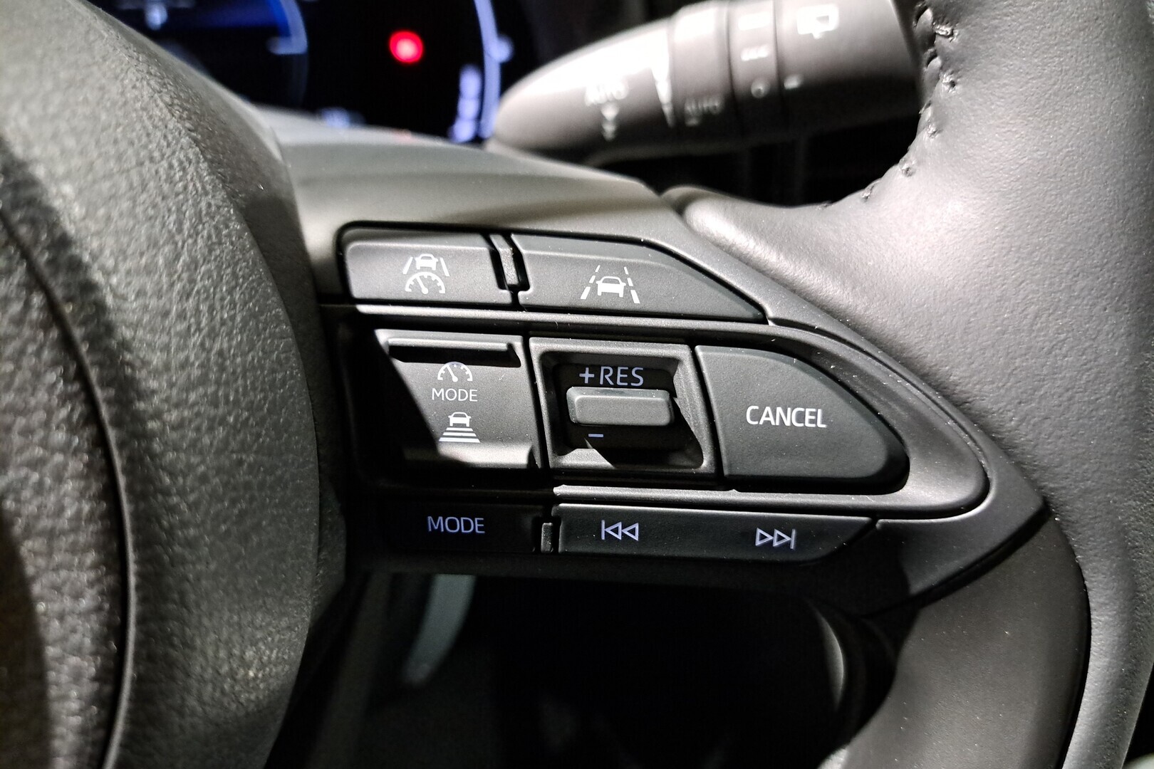 TOYOTA YARIS CROSS 2025