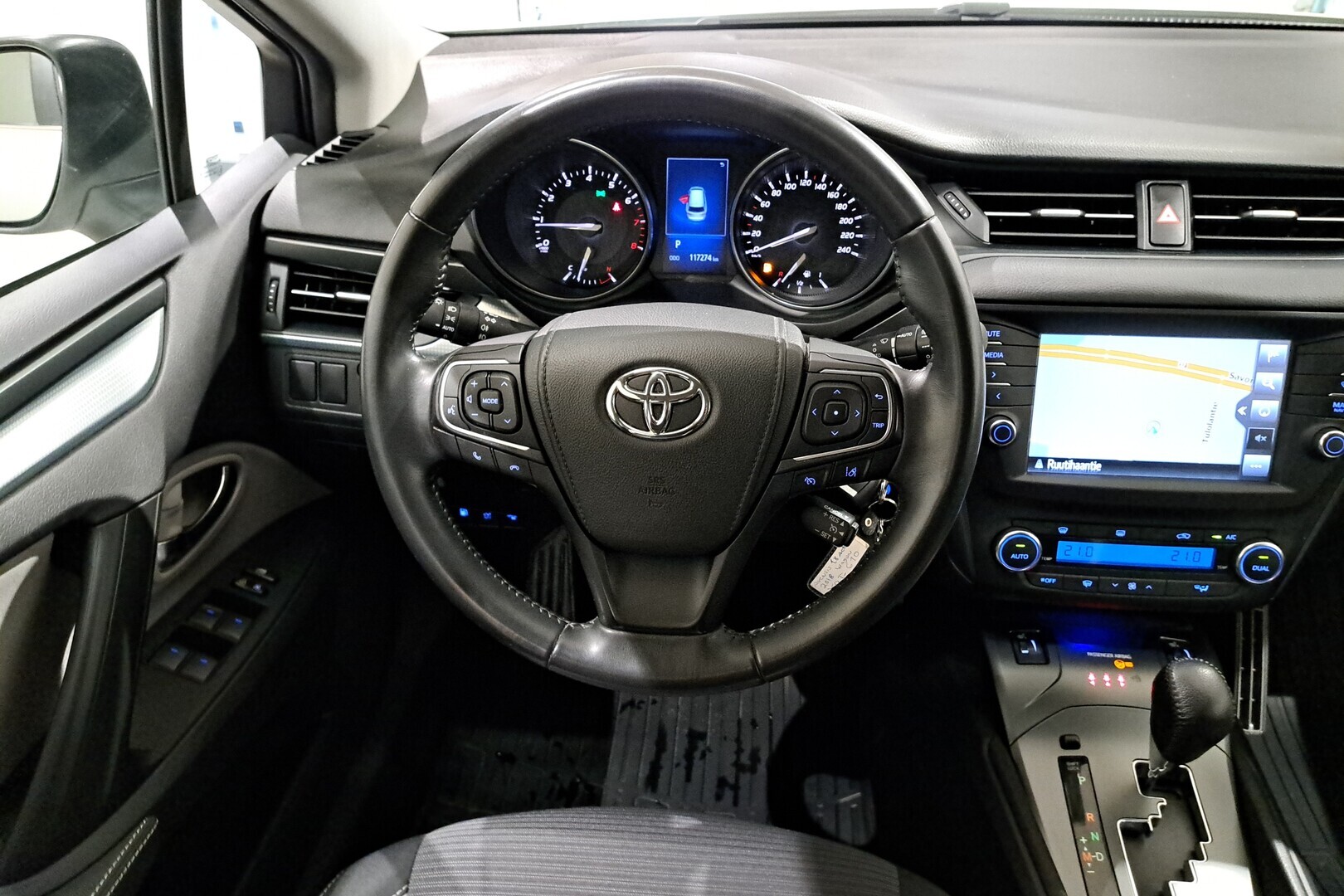 TOYOTA Avensis 2018