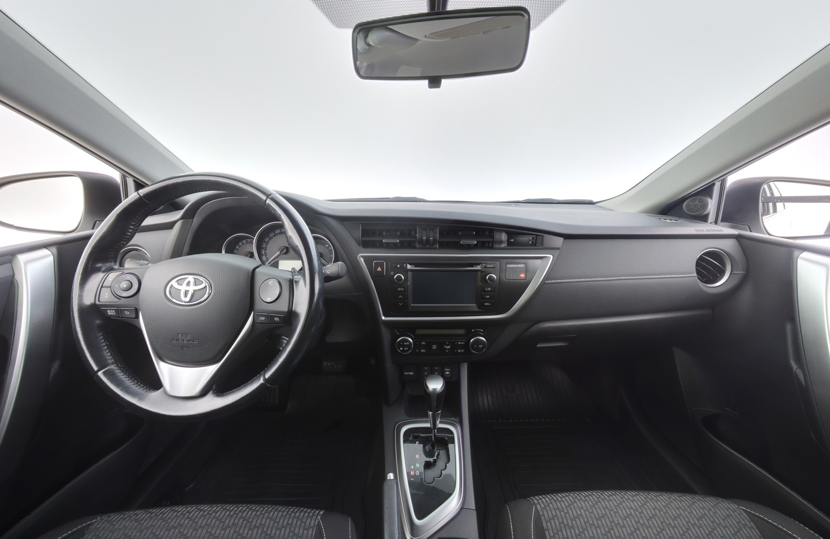 TOYOTA Auris 2015