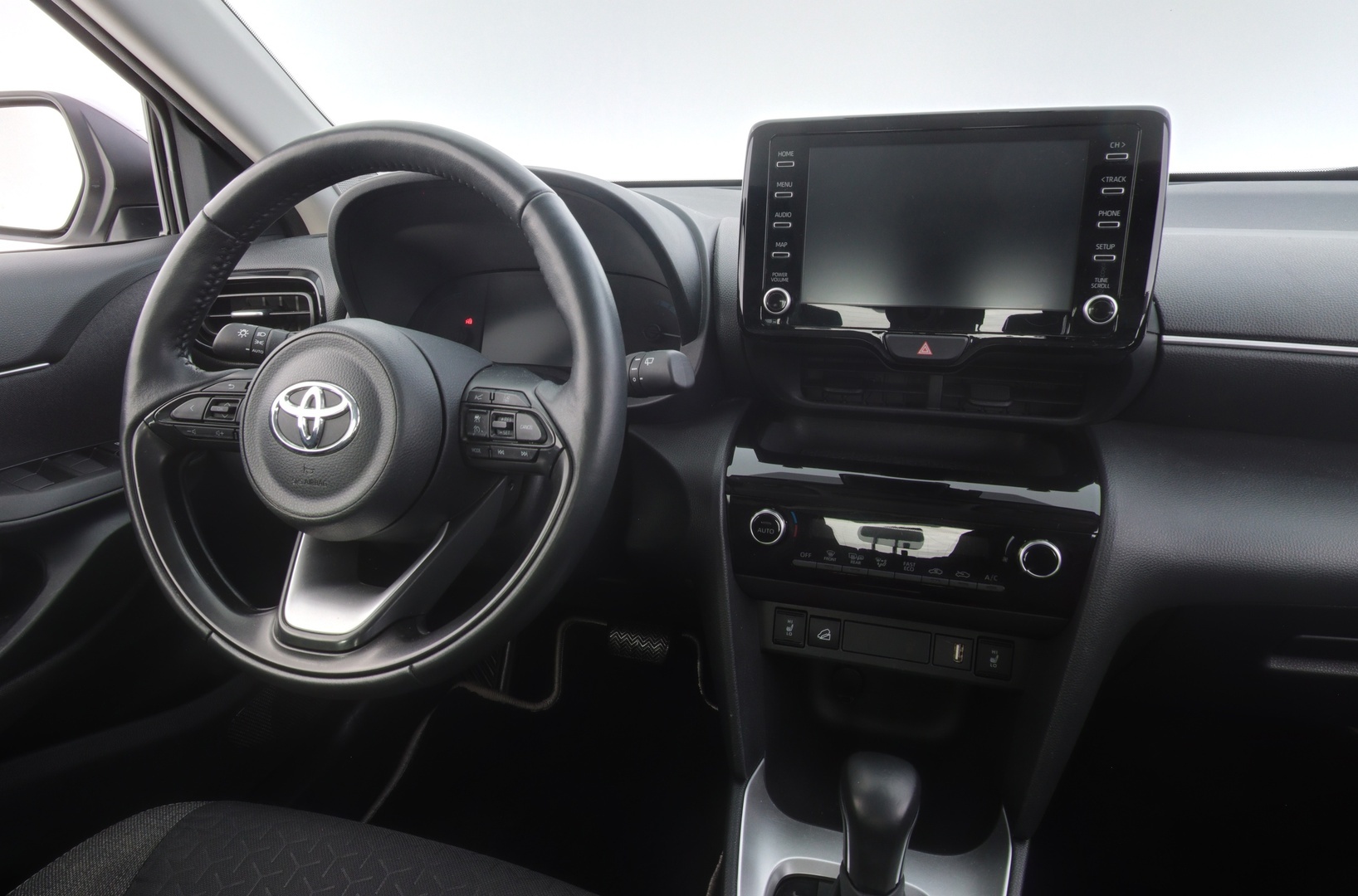 TOYOTA Yaris Cross 2023