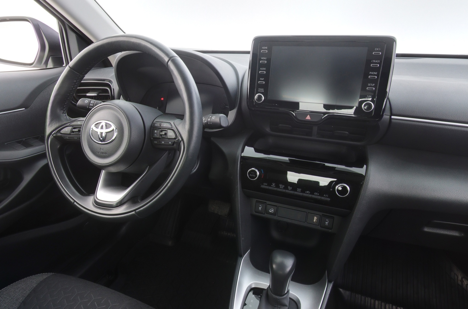 TOYOTA Yaris Cross 2023