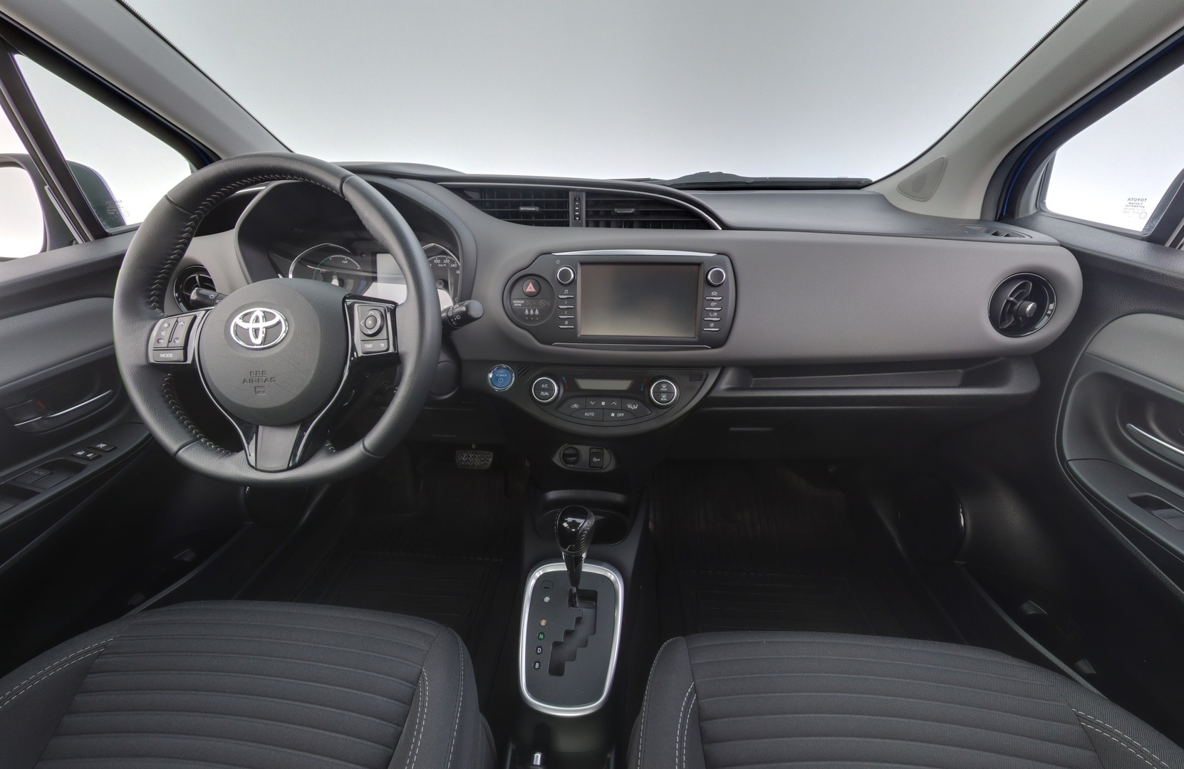 TOYOTA Yaris 2017