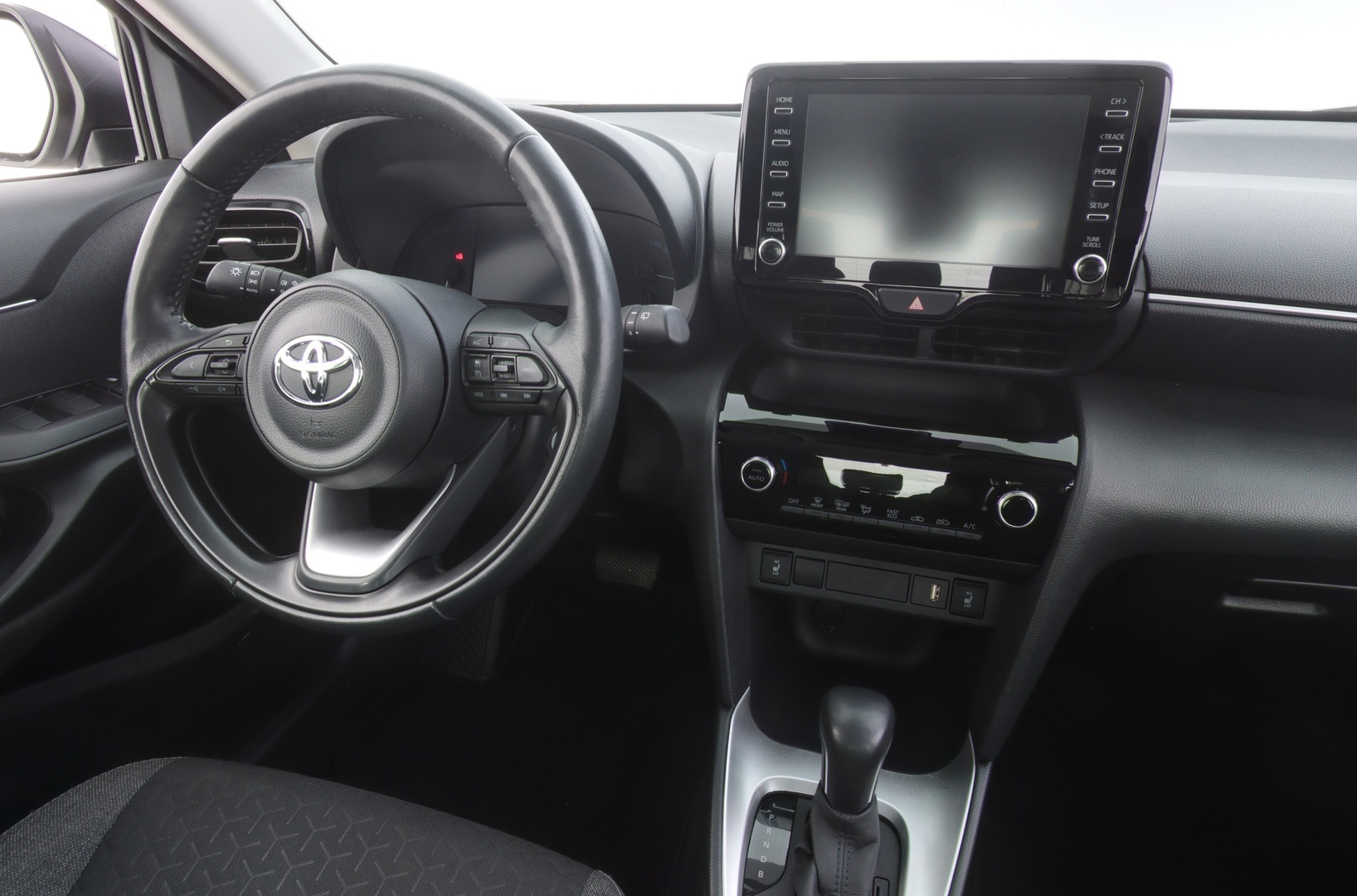 TOYOTA Yaris Cross 2023