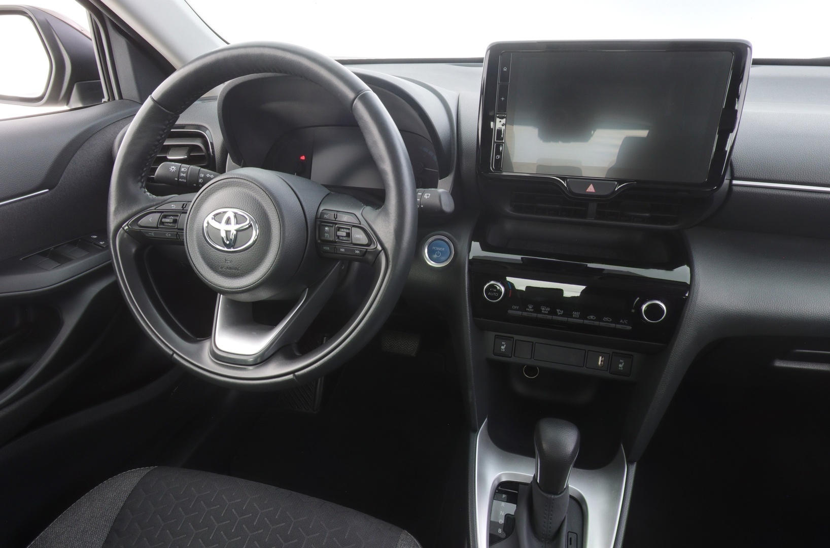 TOYOTA Yaris Cross 2024