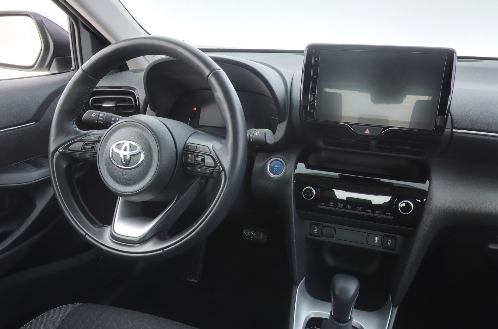 TOYOTA Yaris Cross 2024