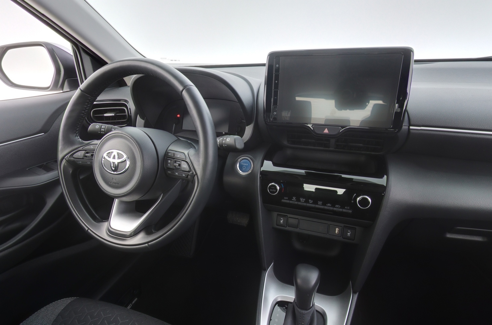 TOYOTA Yaris Cross 2024