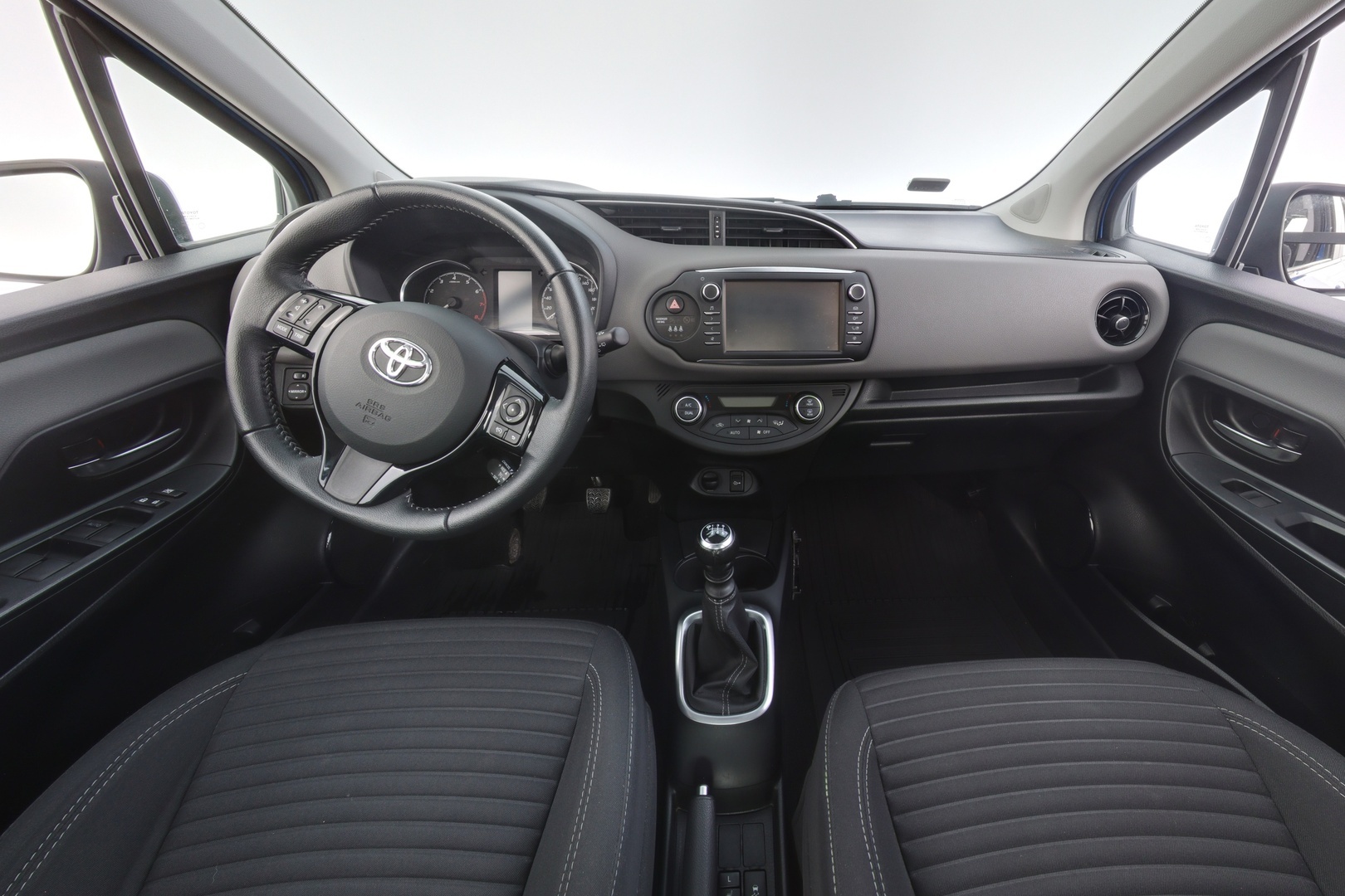 TOYOTA Yaris 2018