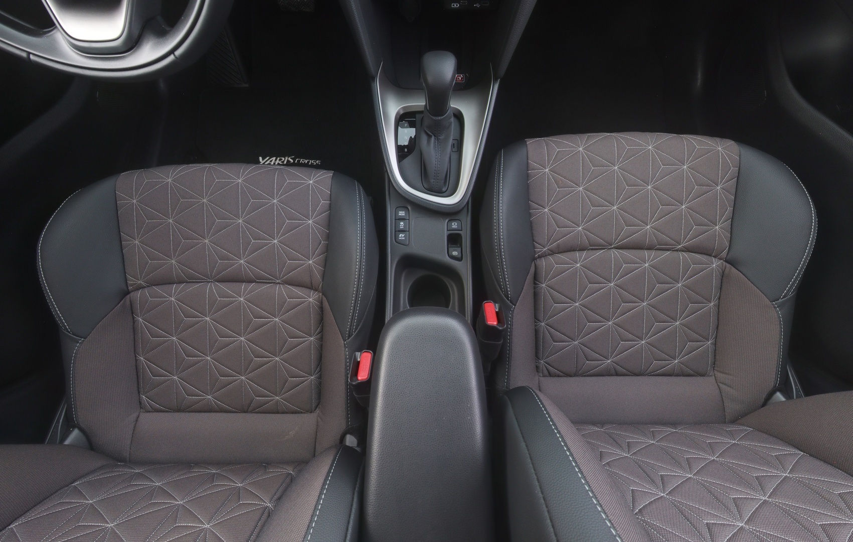 TOYOTA Yaris Cross 2024