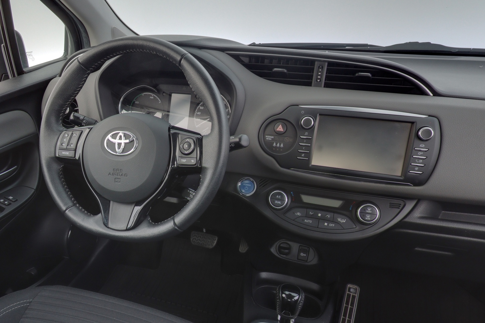 TOYOTA Yaris 2018