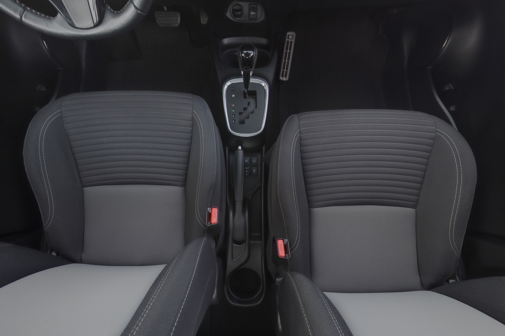TOYOTA Yaris 2018