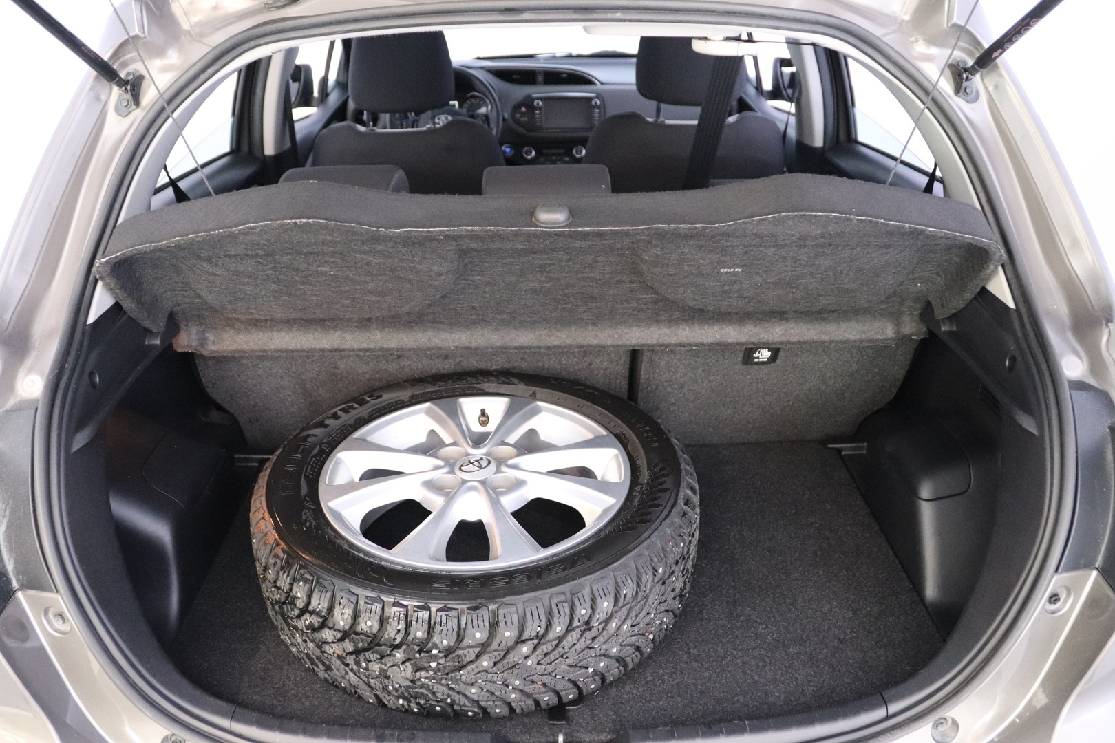 TOYOTA Yaris 2018