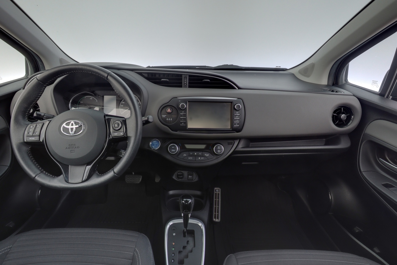 TOYOTA Yaris 2018