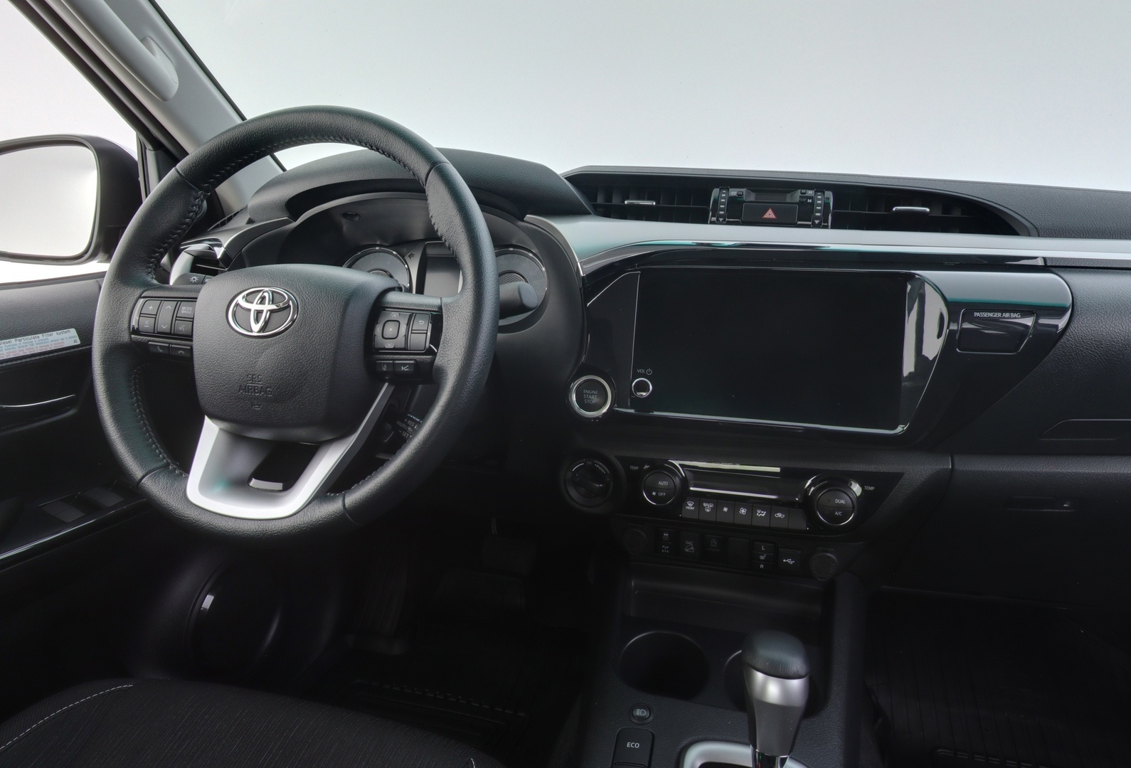 TOYOTA Hilux 2025