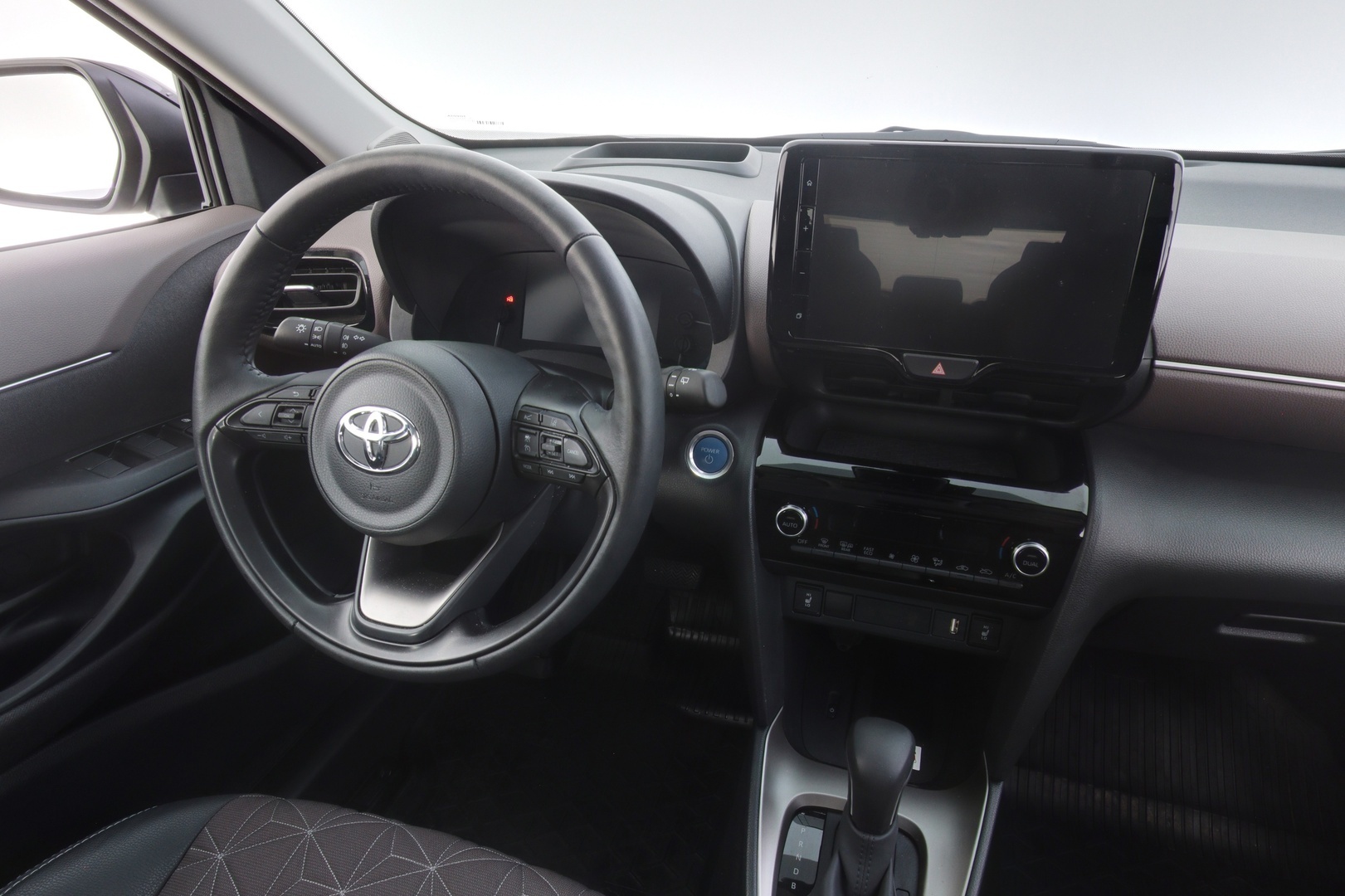 TOYOTA Yaris Cross 2024