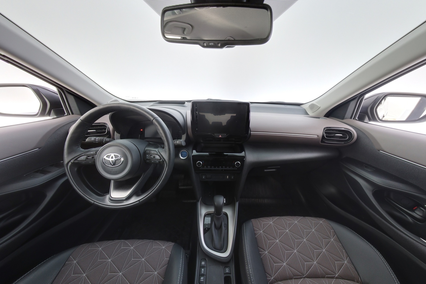 TOYOTA Yaris Cross 2024