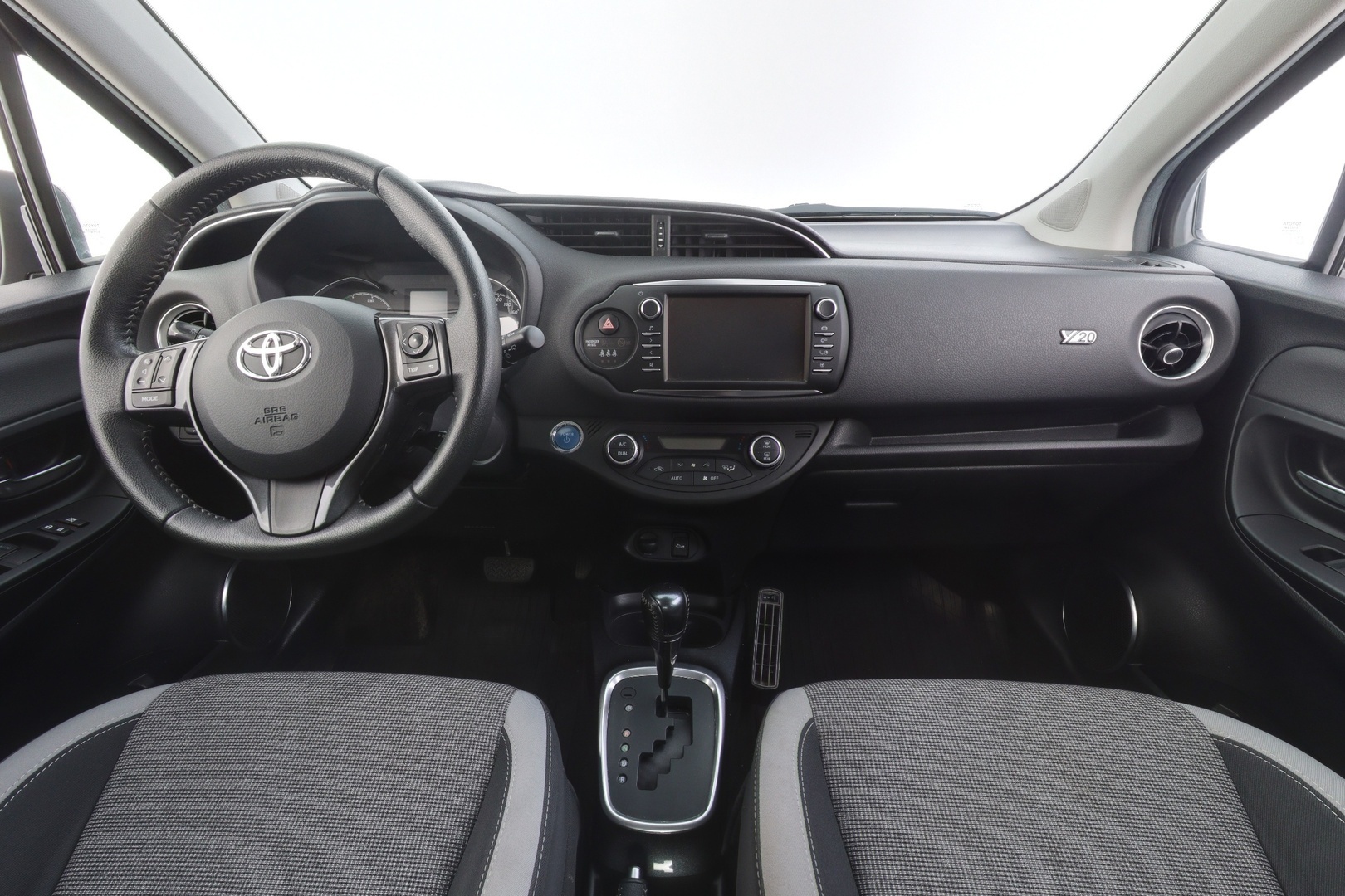 TOYOTA Yaris 2019