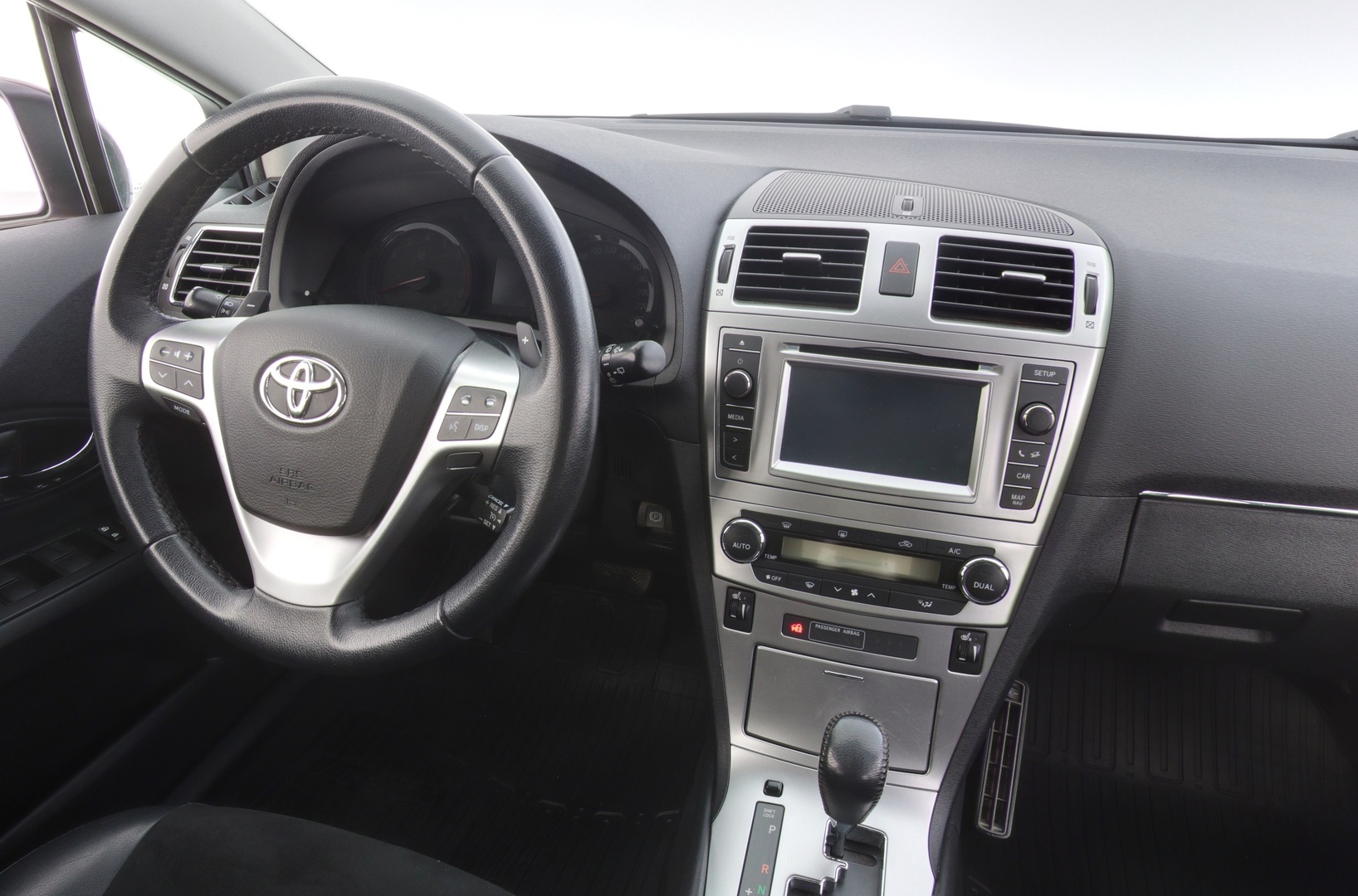 TOYOTA Avensis 2014