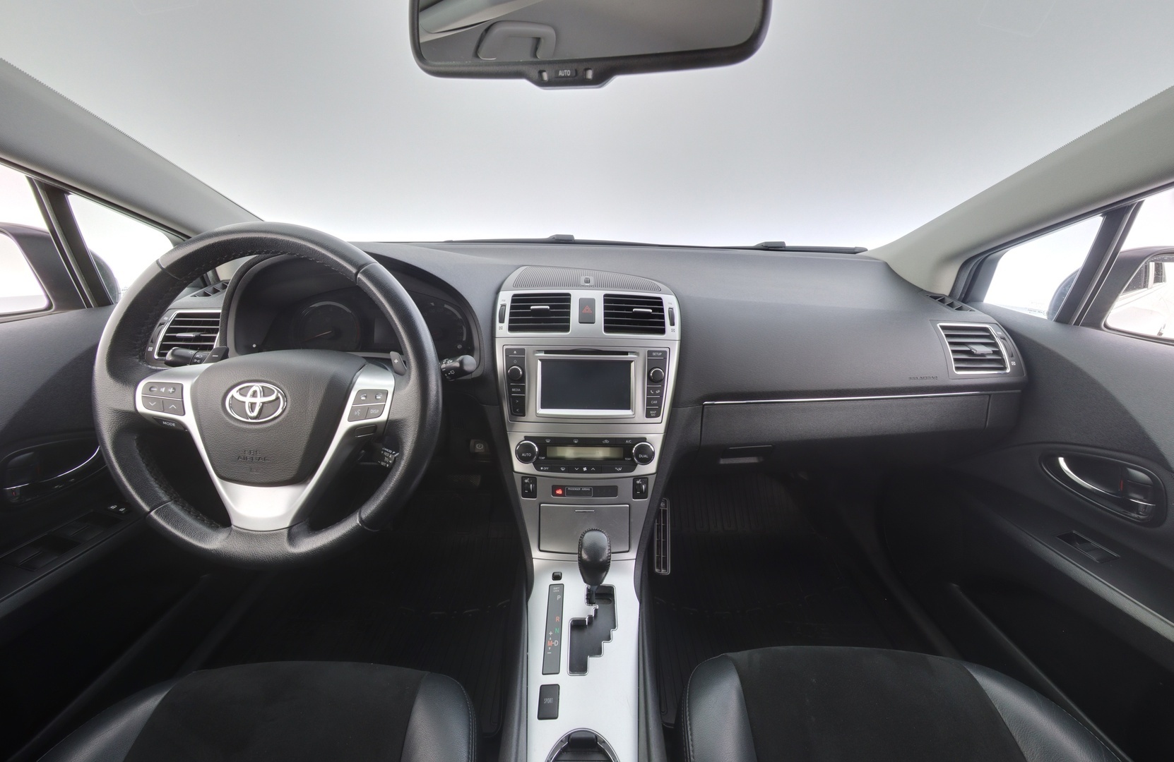 TOYOTA Avensis 2014