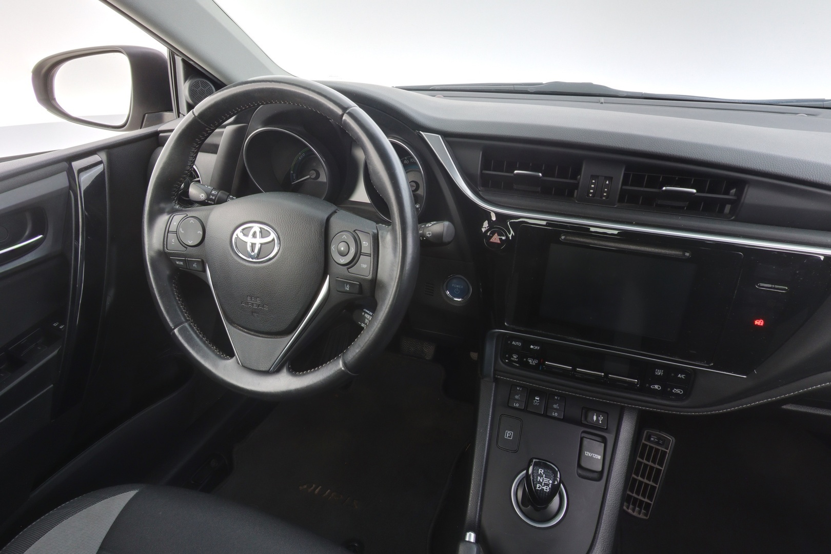 TOYOTA Auris 2016