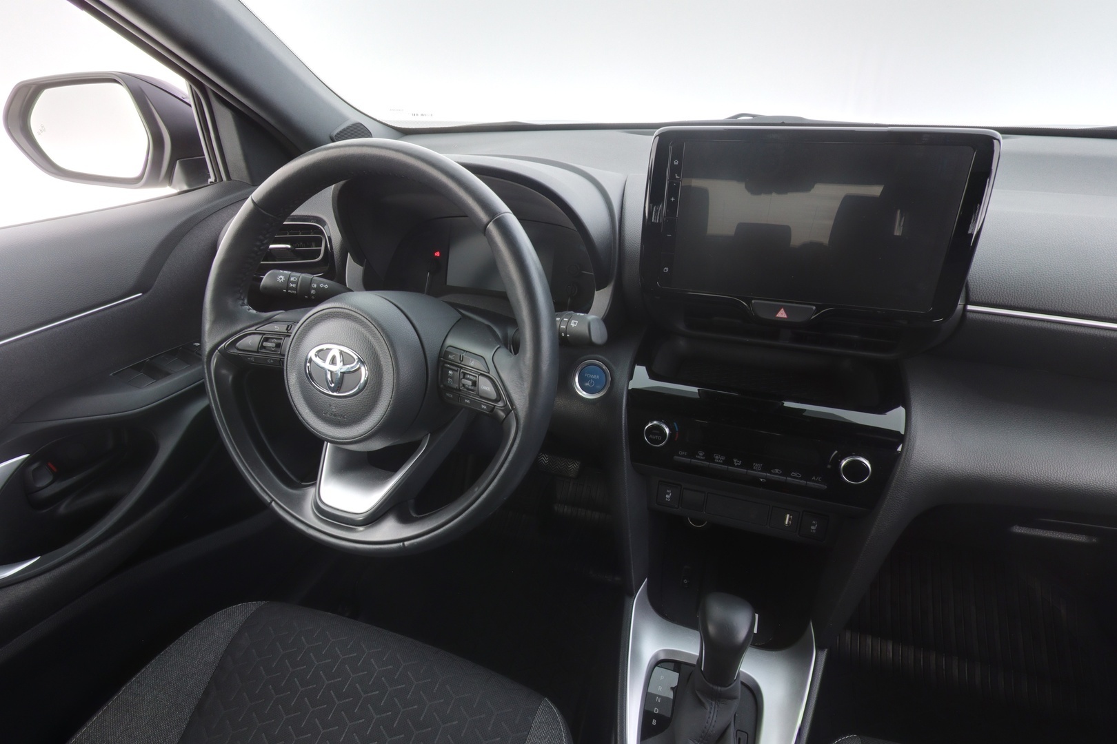 TOYOTA Yaris Cross 2023