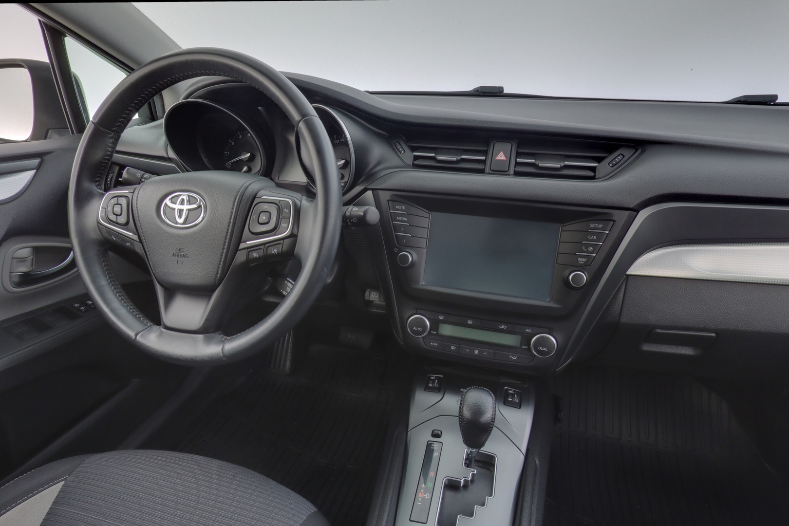 TOYOTA Avensis 2017