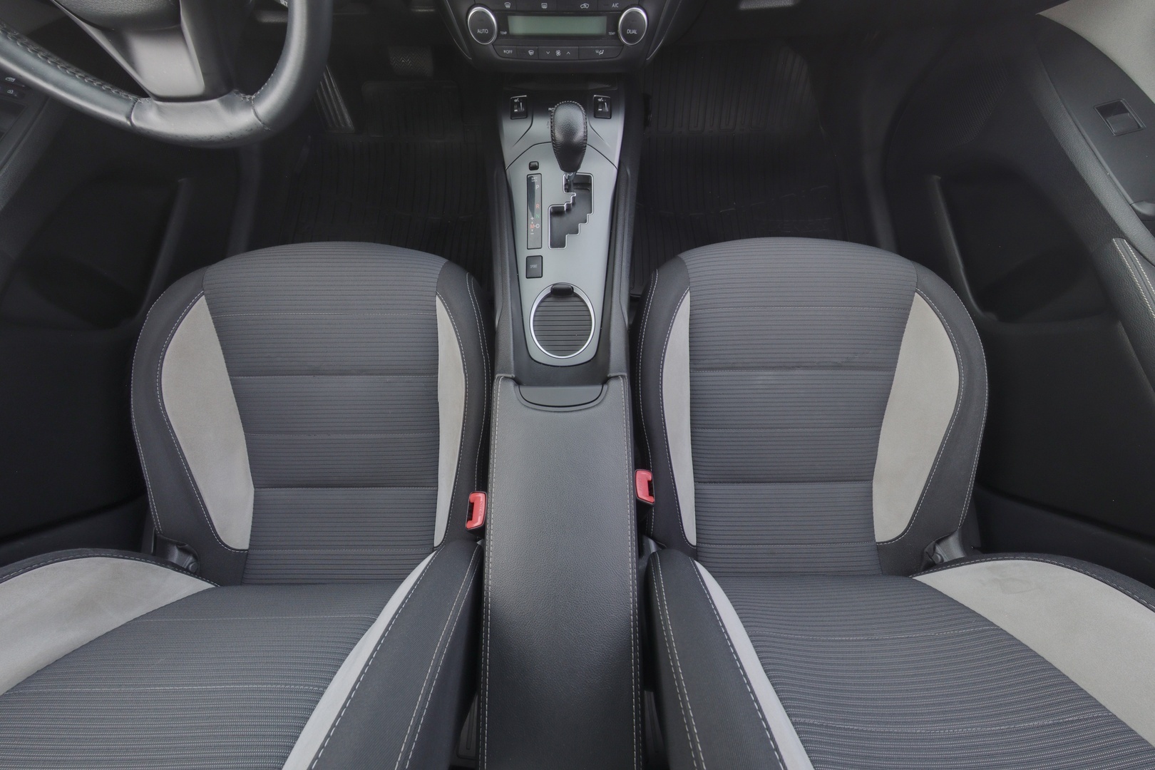 TOYOTA Avensis 2017