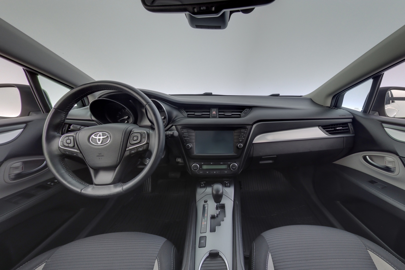 TOYOTA Avensis 2017