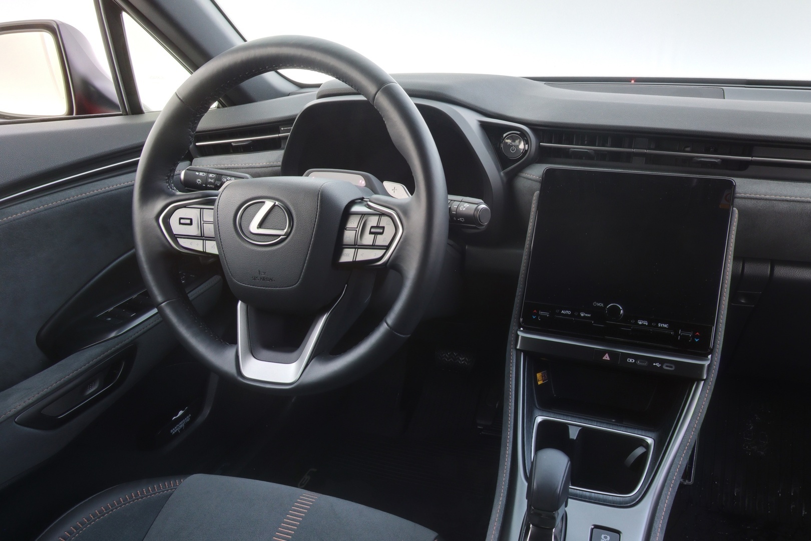 LEXUS LBX 2024