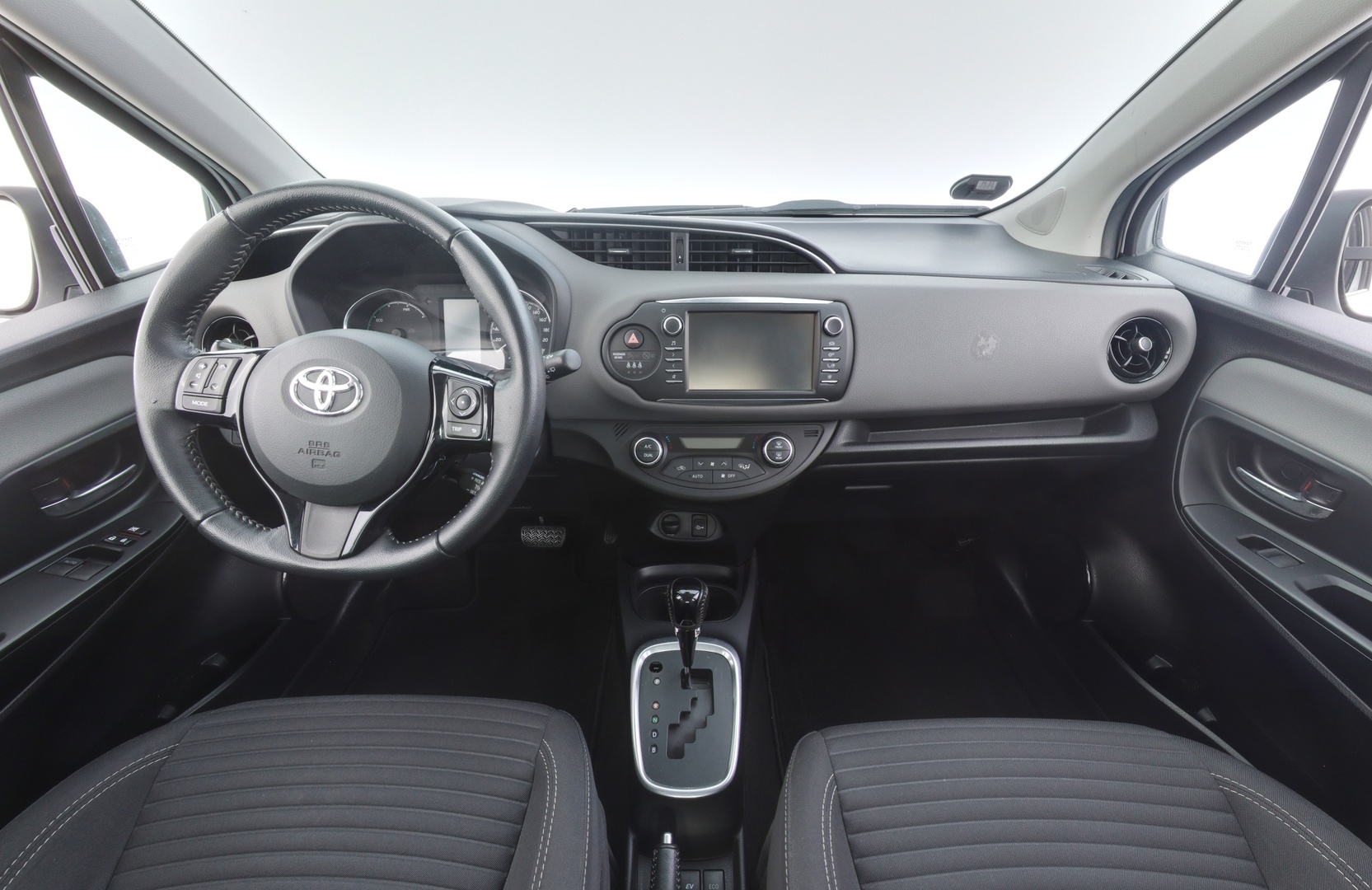 TOYOTA Yaris 2018