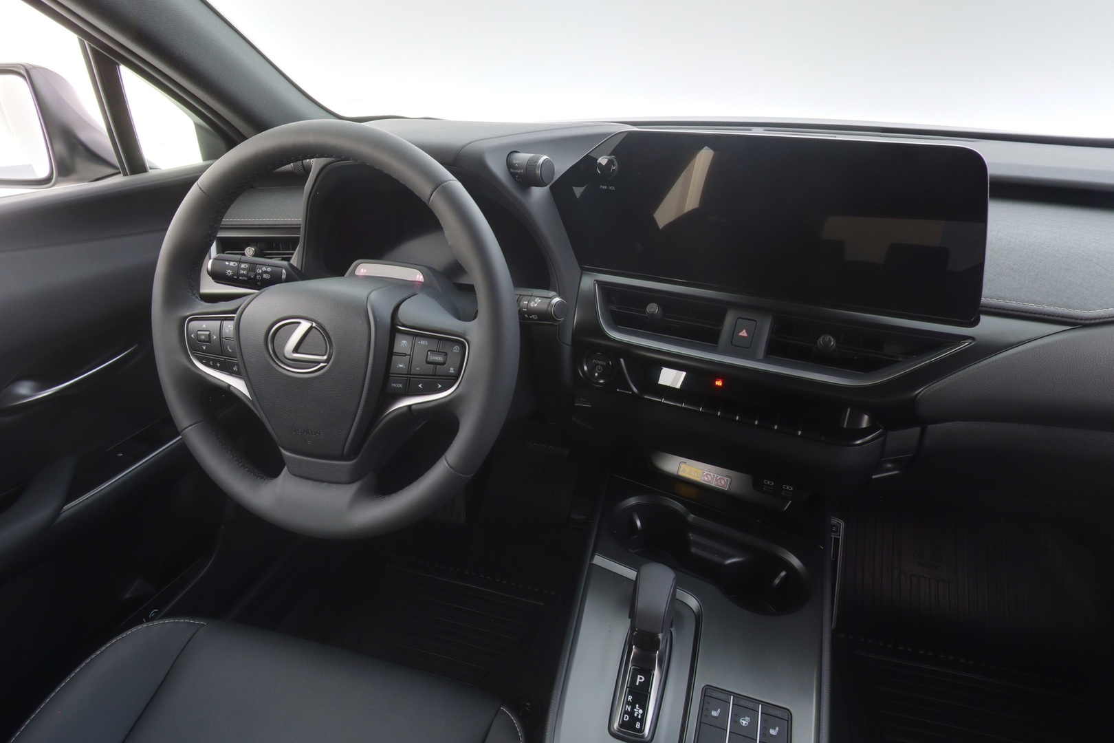 LEXUS UX 2025