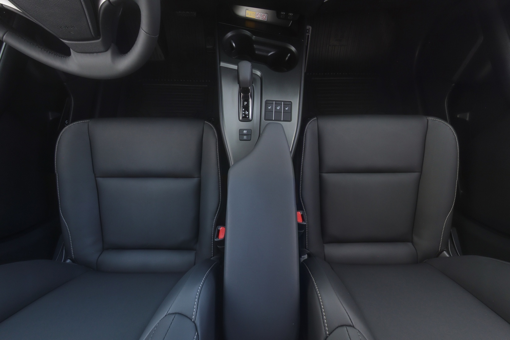 LEXUS UX 2025