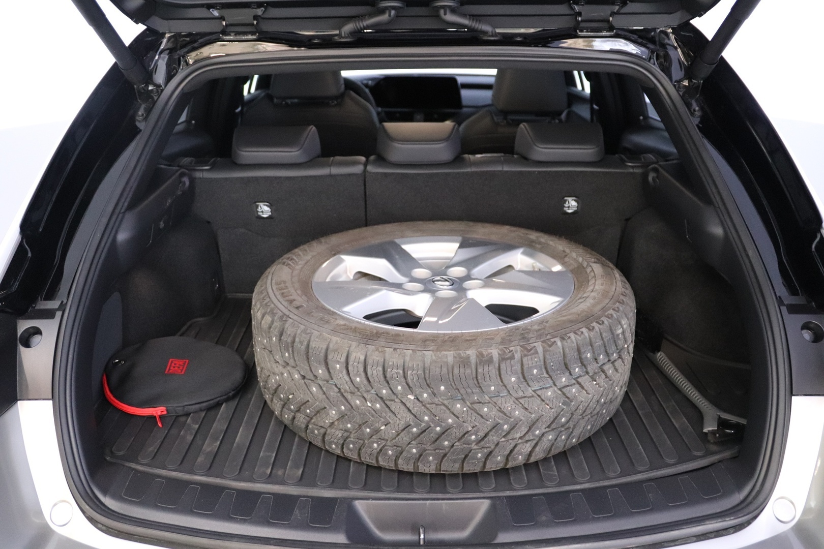 LEXUS UX 2025