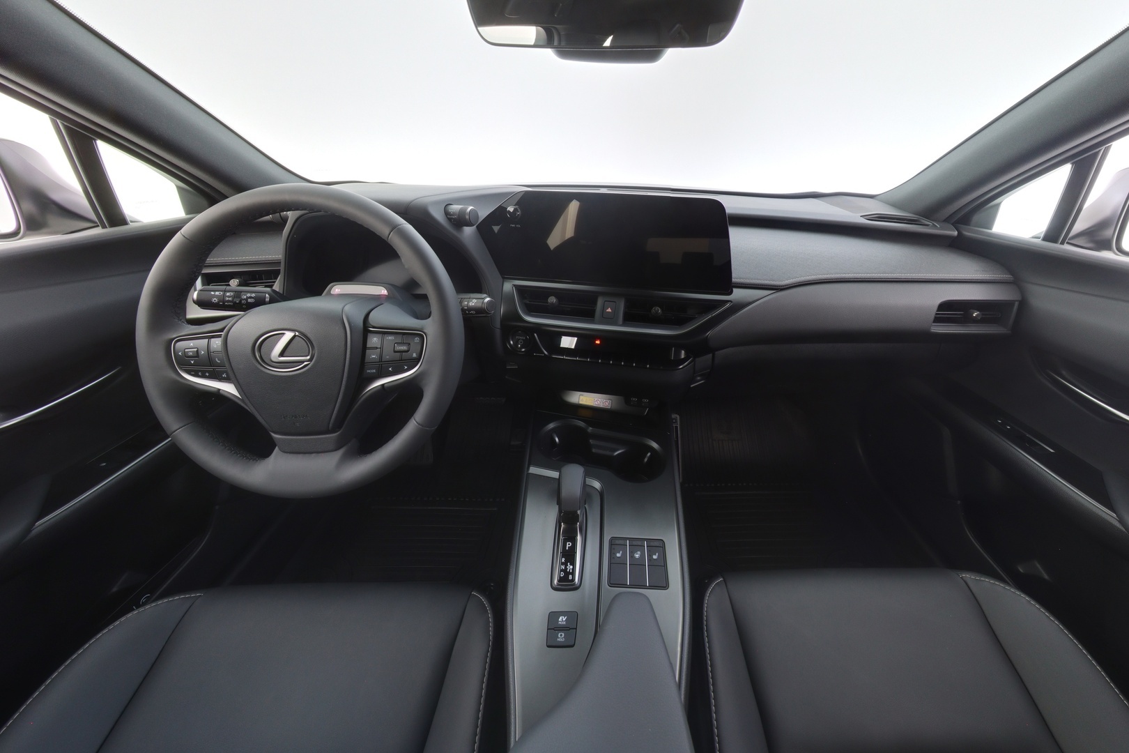 LEXUS UX 2025