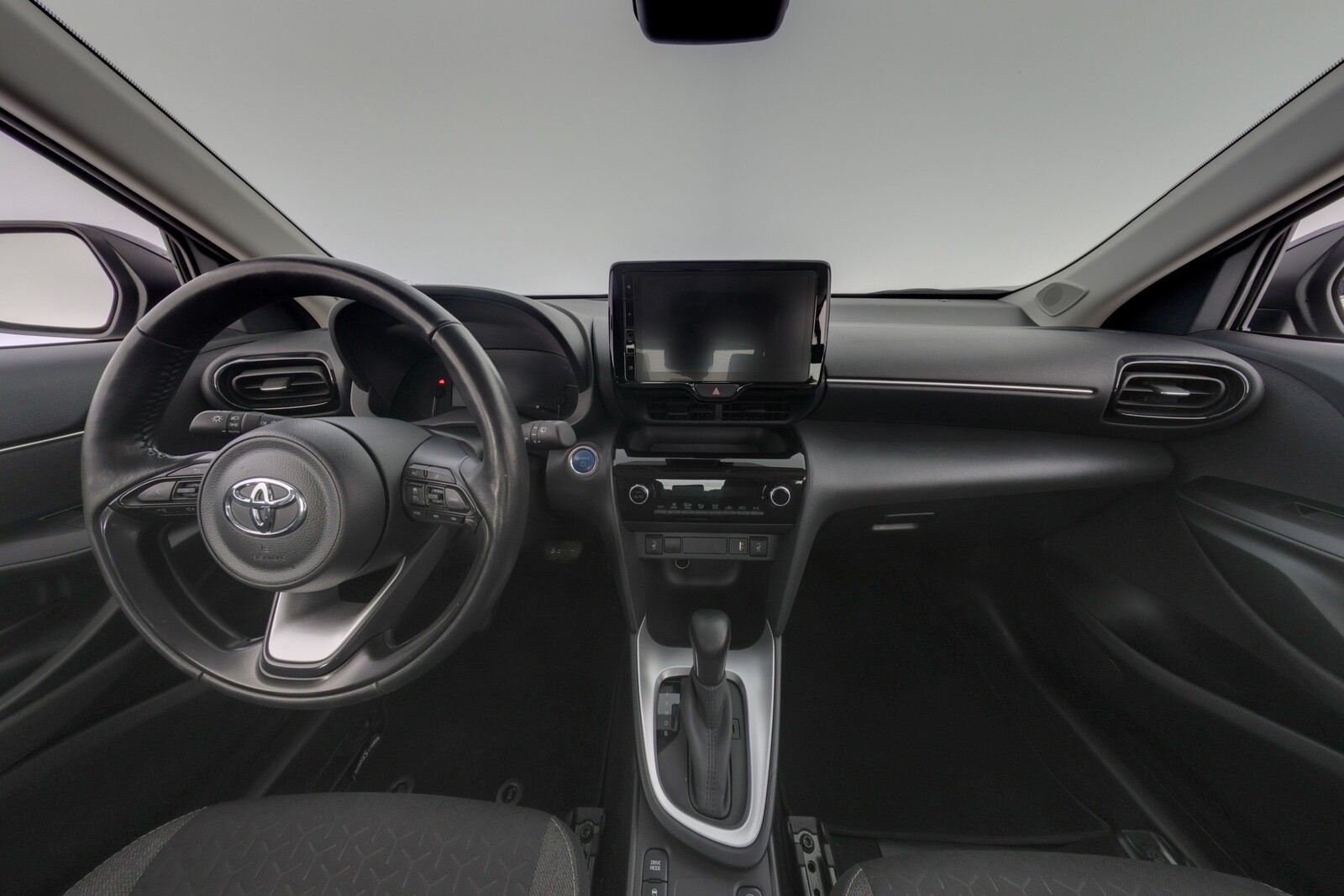 TOYOTA Yaris Cross 13