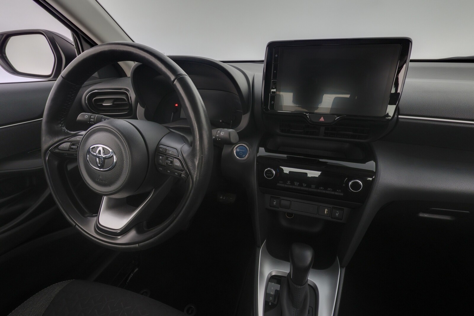 TOYOTA Yaris Cross 16