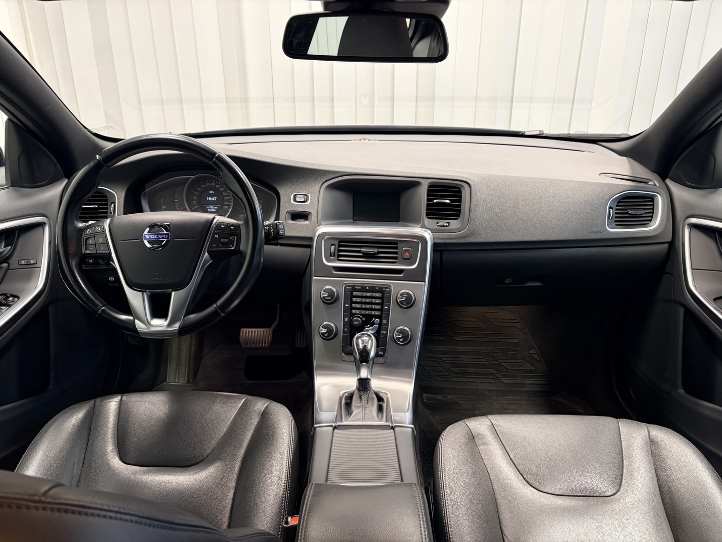 VOLVO V60 11