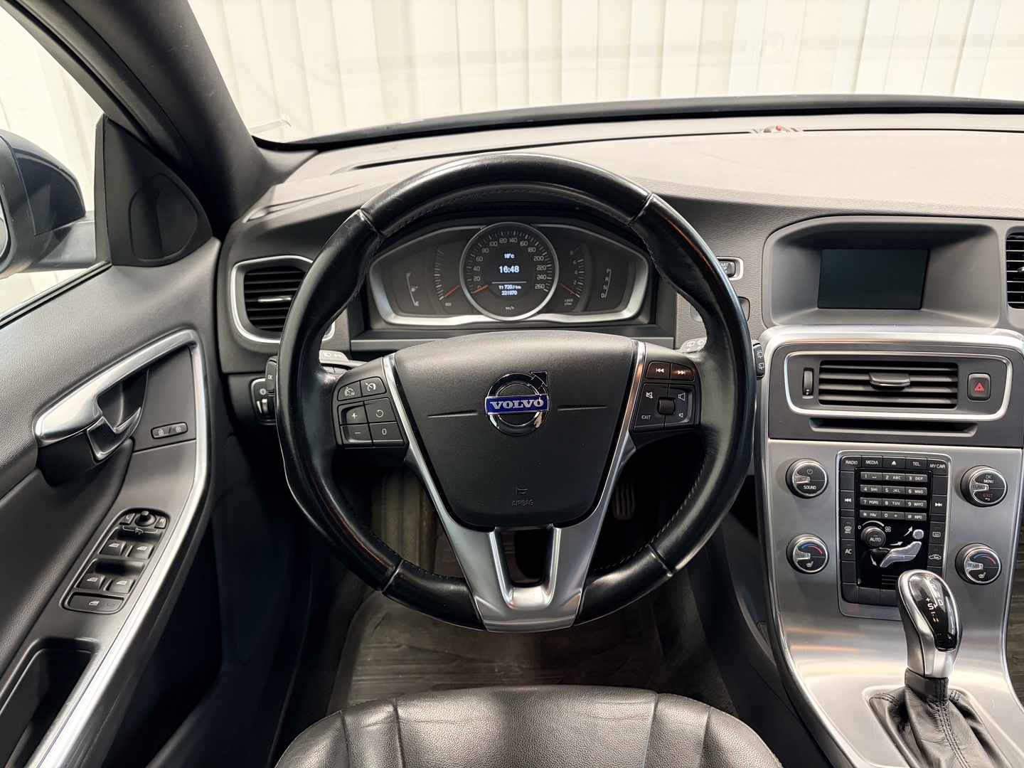 VOLVO V60 12