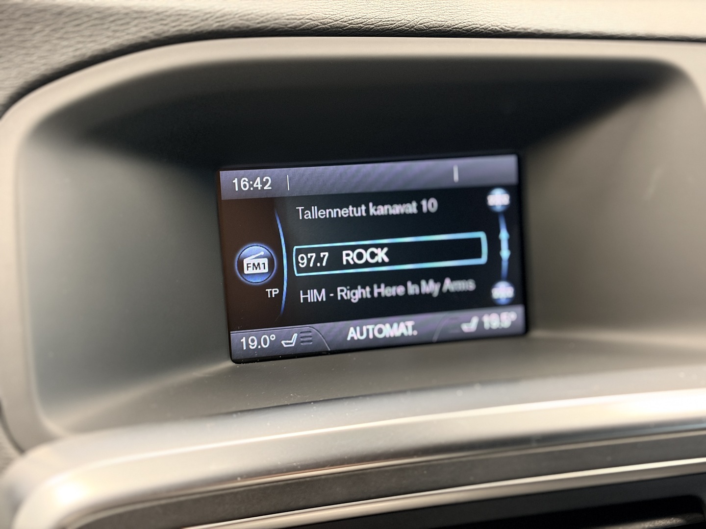 VOLVO V60 17