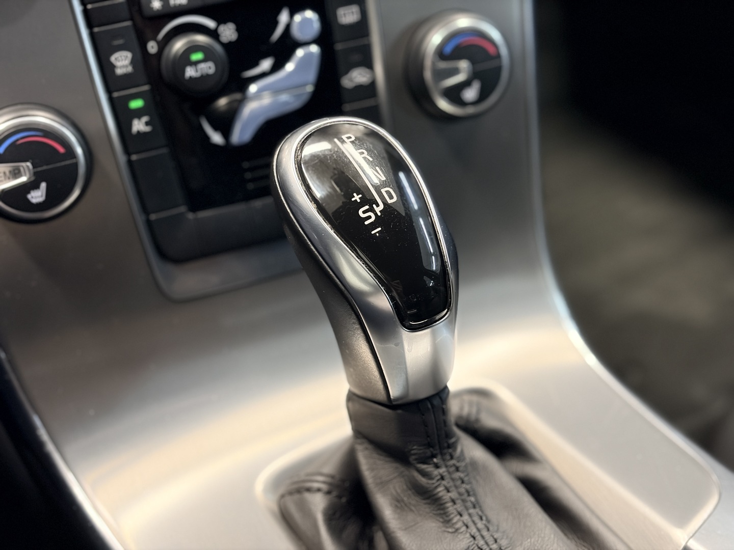 VOLVO V60 19