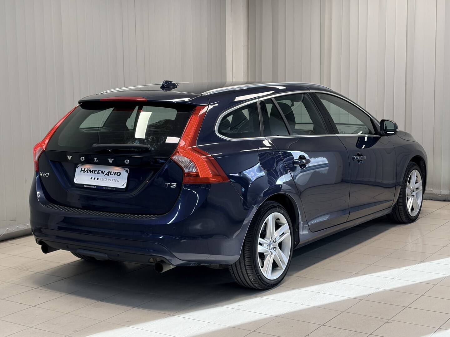 VOLVO V60 5