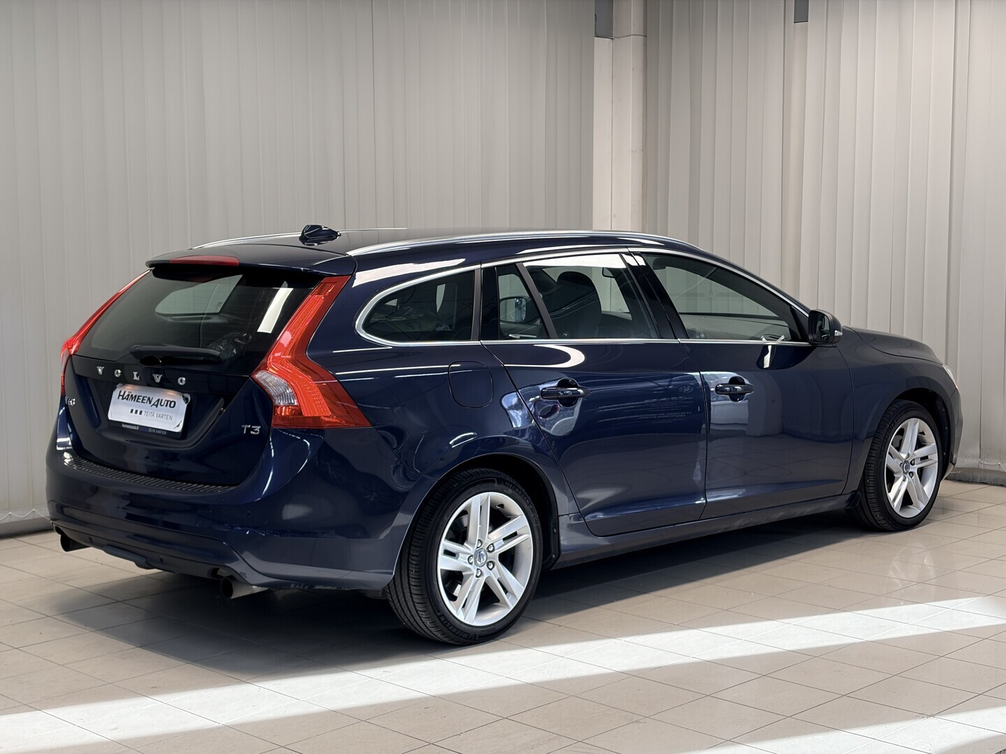 VOLVO V60 6