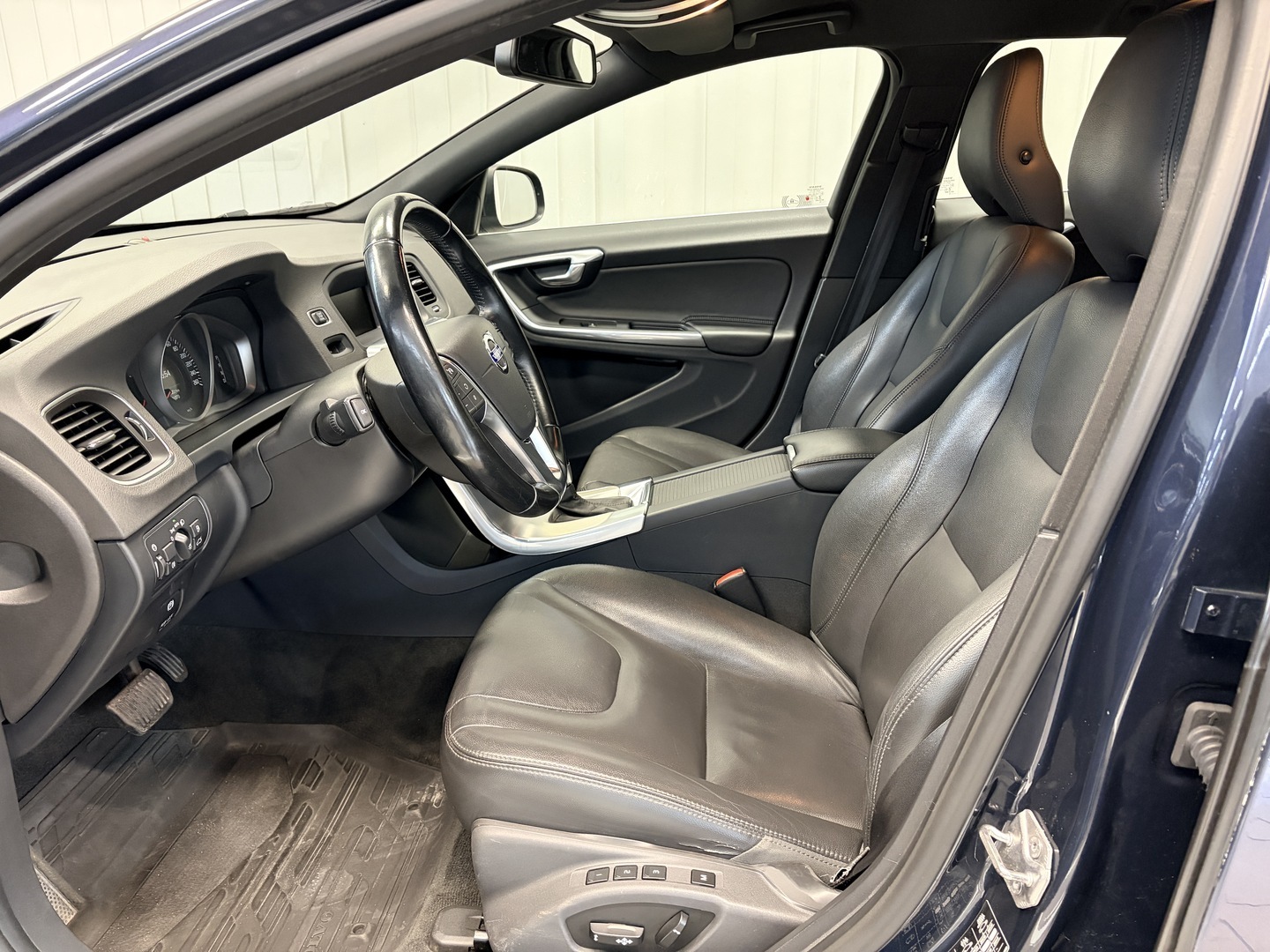VOLVO V60 7