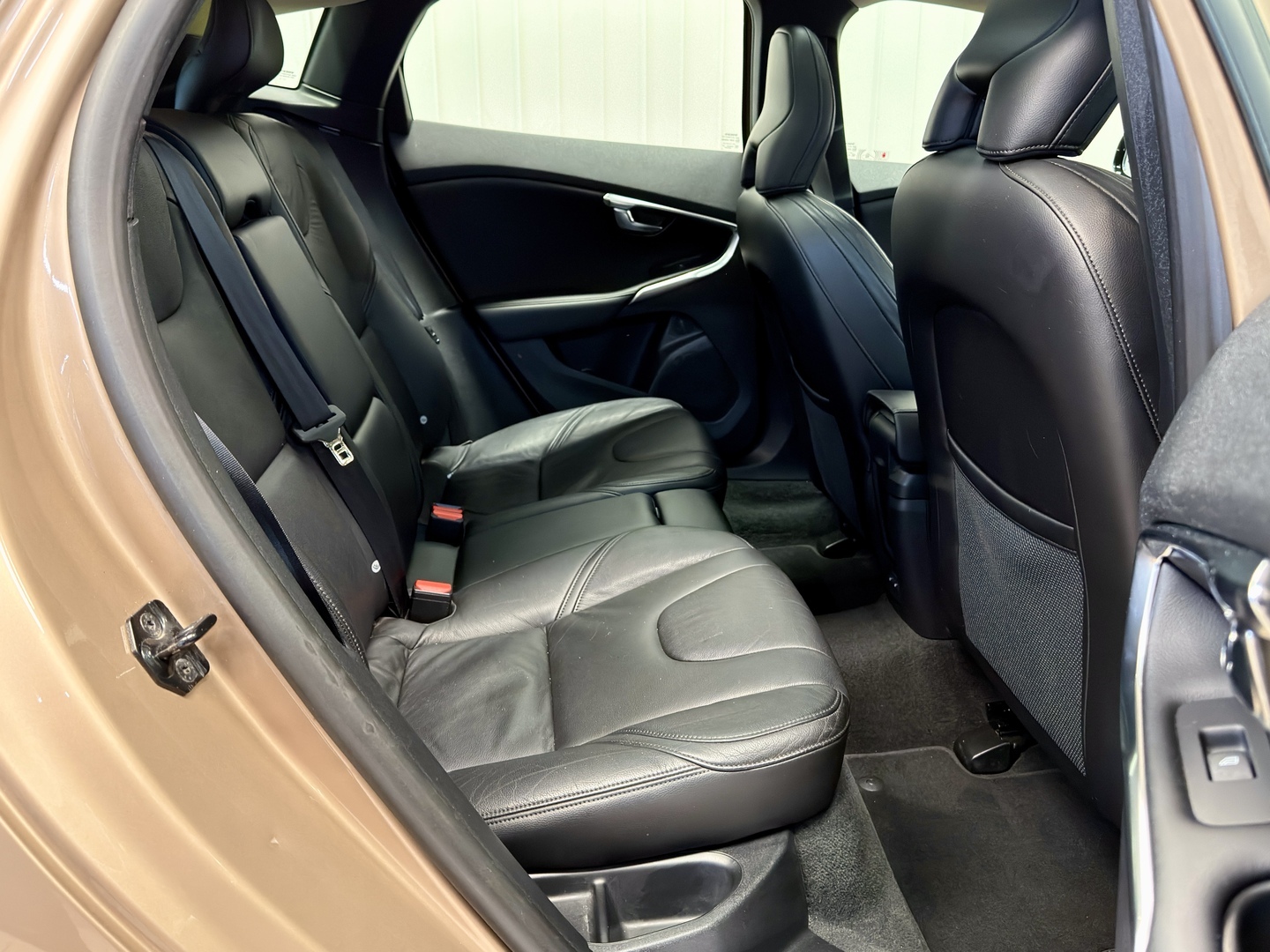 VOLVO V40 10