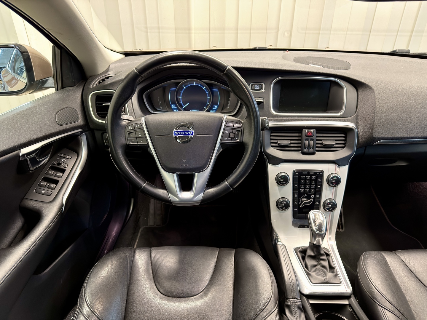 VOLVO V40 13