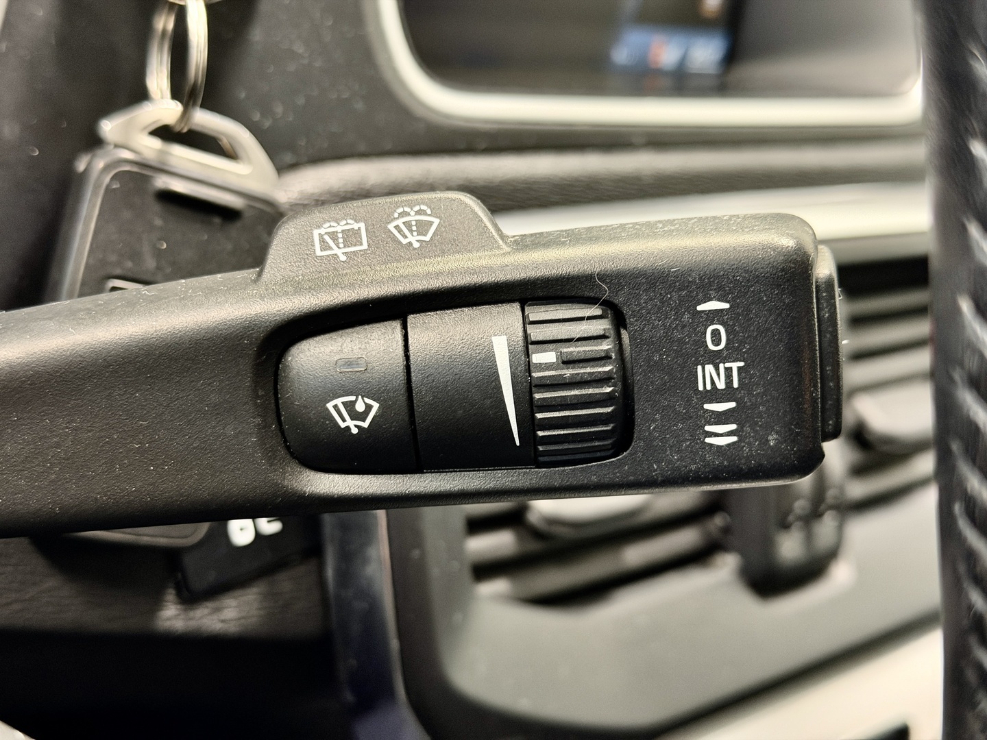 VOLVO V40 17